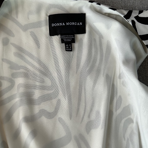NWOT Donna Morgan Black and Ivory Print Silky Wrap Dress - 4/6 - Picture 8 of 9